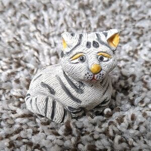 Gray Ceramic Cat Figurine for Cats - Decorative Pet-Themed Accent
